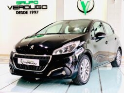 PEUGEOT 208 1.2 P. T. S&S Signature